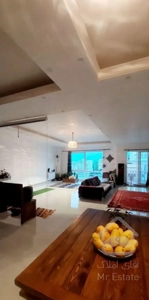 ۱۶۷ متری کریم آباد // پذیرایی غرق در نور