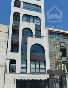 ۱۱۰ متر همکف ، حافظ