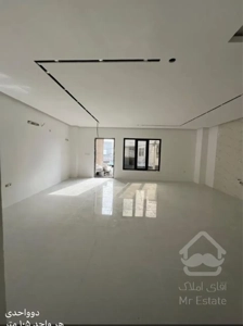 ۱۰۰ متری سالن بزرگ