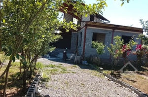 ویلای نیمه کاره در شهر زیبای صومعه سرا