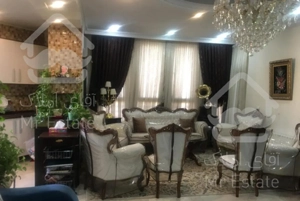 آپارتمان ۱۱۰ متر/سالن مربع/نور