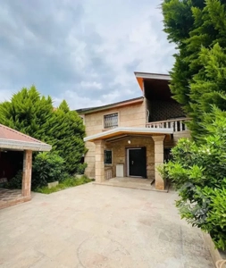 ویلاباغچه کلاسیک ۲۳۰زمین لوکیشن دنج