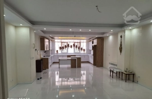 ۱۱۱متر آپارتمان ۲خ فلکه اول صادقیه رحیمی جنوبی