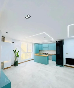 ۸۱مترآکواریوم/غرق نور/آسانسور پارکینگ/اندیشه فازیک