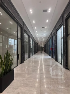 رهن و اجاره واحد تجاری 67 متر در مرکز تجاری رونیکا مال جنب مترو حسین اباد