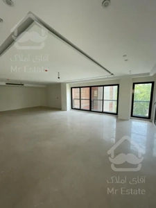 300 متر نوساز دروس