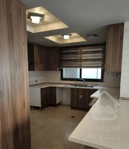 ۱۲۲ متر ظفر ۲ پارکینگ