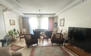 قلهک/ دولت/۹۲متر ۲ خوابه ۱۰ ساله/سراسر نور مستقیم