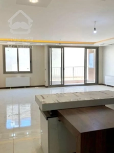 77 متر . 8 ساله . خطی افتابگیر . چهارباغ