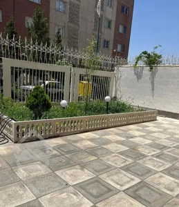 105 متری تهران سر