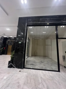 میدان هروی انتهای خیابان وفامنش خیابان مژده جنب مترو حسین آباد مجتمع رونیکا مال هروی