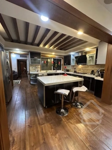 رهن آپارتمان ۲۰۰ متری در زعفرانیه