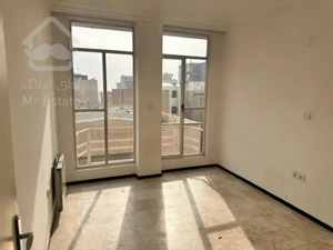 ۱۳۵متر سعادت آباد/ فروشنده پول لازم