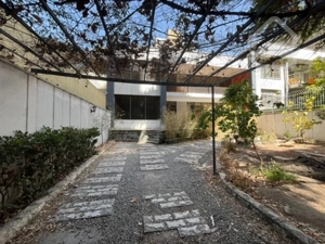 رهن ویلایی ۴۵۰ متری در زعفرانیه