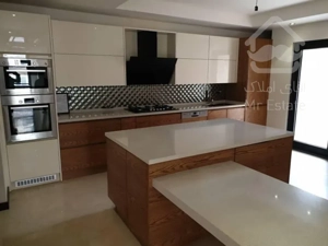 اجاره‌ آپارتمان ۱۸۶ متری در زعفرانیه