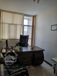 واحد۷۳ متری با ۳ اتاق بزرگ و ۲خط تلفن و بالکن طبقه ۵جنوبی روبه افتاب