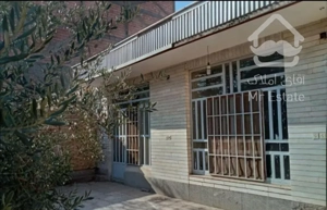 ویلایی ۲۰۰ متری درب حیاط