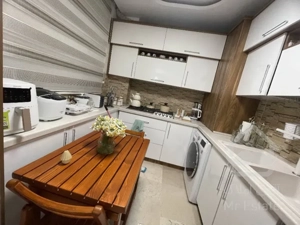 فروس واحد تاپ لوکیشن نور مستقیم سالن رو به کوچه