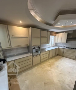 ۱۸۰متر، آجودانیه، فول بازسازی، غرق نور، دو تراس