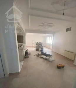 آپارتمان ۱۳۰ متری ۳ خواب  جنوبی شهرک محلاتی