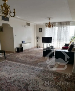 آپارتمان۱۴۰متر،۳خواب،محلاتی،استخردار،سند تک برگ