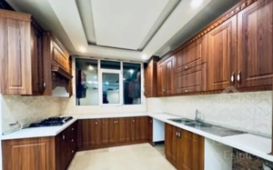 ۱۰۰ متـر مهندسـی سـاز * امکانات برج * غرق نور