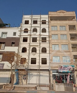 ملکیت. پنج واحد با مغازه ۲۰۰ متری نوساز. بر ادارات