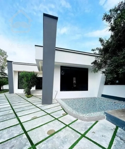 فروش ویلا باغ همکف 240 متری با استخر و روف گاردن