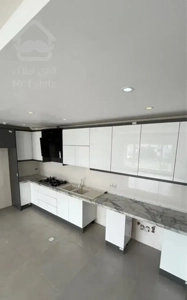 اجاره واحد ۱۲۰ متری دربرج در شریعتی طبقه دوم