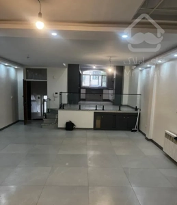 ۱۰۴ متر همکف ۶۰ متر حیاط در اختیار