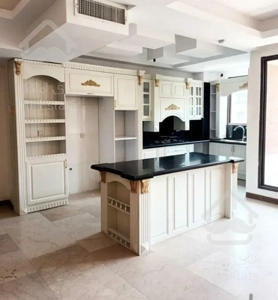 107 متری در پاسداران لوکس