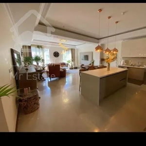 یک آپارتمان خوش‌نقشه و نورگیر در محله دنج و آرام