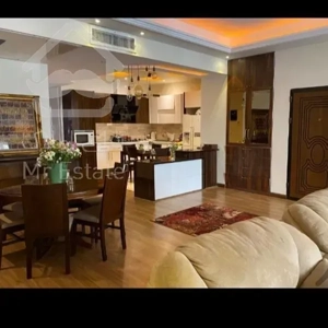 فروش اپارتمان  ۸۰ زیر قیمت مشاعات تمیز لوکیشن بدون ضعف