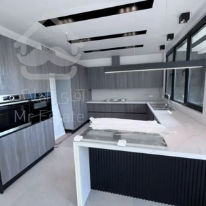 فروش واحد ۸۰متر۲خواب نور مستقیم کم واحد زیر قیمت رو به افتاب