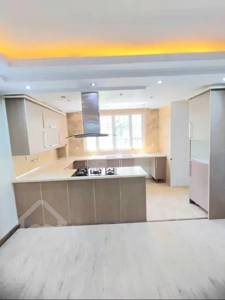 فروش اپارتمان زیر قیمت سالن پرده خور نور و نقشه عالی