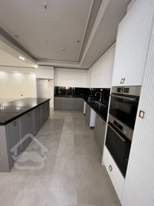 نیایش سردار جنگل | زندگی لوکس با دریاچه، تنیس و کارواش اختصاصی