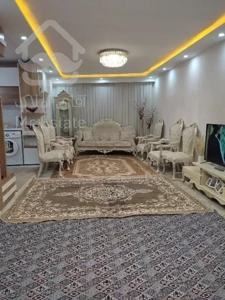 یک طبقه از ساختمان سه طبقه.....این طبقه تازه ساز میباشد...