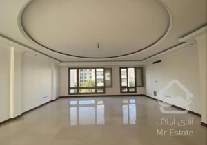 200 متر لوکیشن تاپ پاسداران