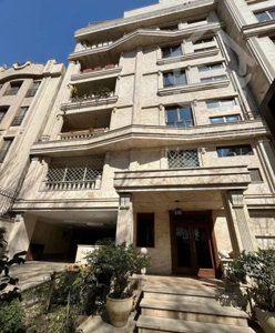 کامرانیه/۱۴۰متر/۳خواب/نور از جنوب/تراس قابل چیدمان