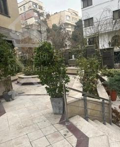 ۱۹۰ متر ۳ خواب ۱۵۰ متر حیاط اختصاصی زعفرانیه