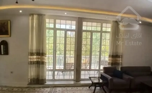 ۳۰۰ متر/ دو طبقه بنا سه واحد/ چسبیده به وکیل آباد