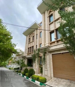 ۲۵۰ متر زمین ۴۵۰ متر بنا ۴ خواب ۳ سال ساخت