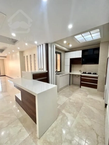 فروش ولنجک 145 متر کلید نخورده  طبقات بالا