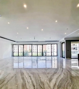 خیابان شـیـراز ۱۵۰متر ۲پارکینگ / فول مشاعات