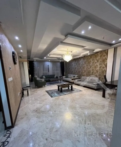 135متر/۸ساله/سالن پرده خور/لوکس