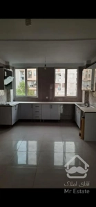 ۷۲متر / پارکینگ و انباری و بالکن/ چهاردیواری