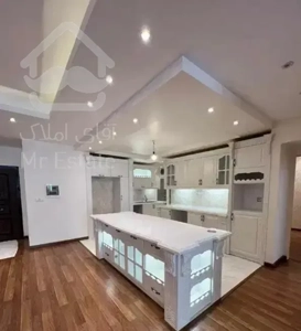 115متری / اوایل هنرستان/ فول امکانات/ غرق آفتاب