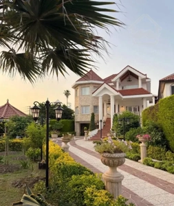 کاخ ویلای هزار متری مدارک کامل خوش قیمت