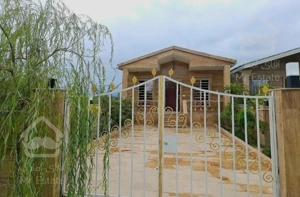 فروش ویلا همکف حیاط دار/نماسنگ/۲۰۰متری/شهرکی