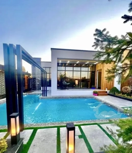 ویلای مدرن استخر دار با محوطه سازی بی نظیر